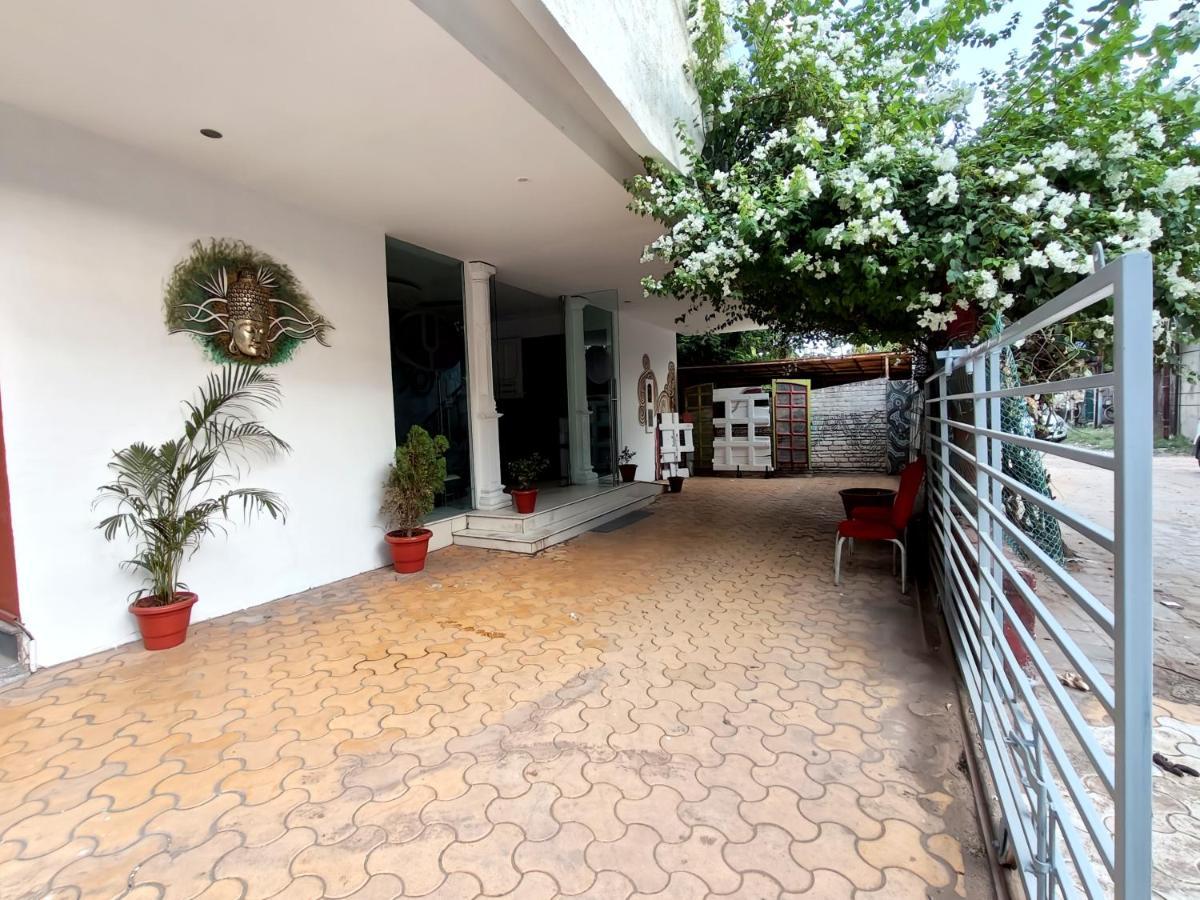The Sky Imperial Hotel Yahvi Vadodara Exterior foto